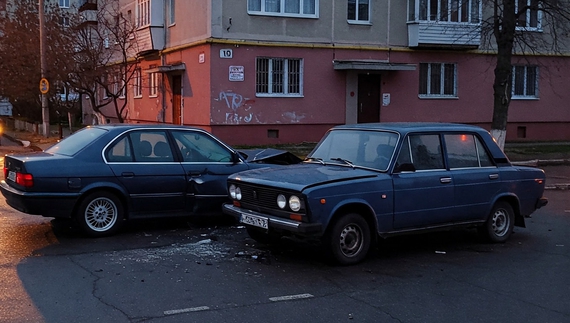 У ДТП на Чернігівщині не розминулися ВАЗ та BMW - дитина отримала травми