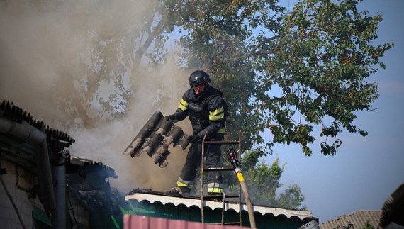 Рятувальники показали наслідки ранкового удару по Чернігову