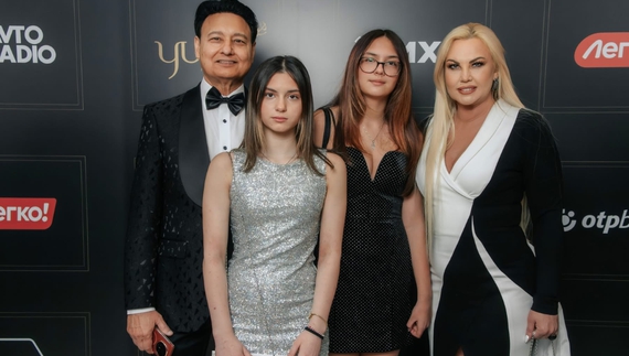 Вже заввишки з мамою: Камалія показала дорослих доньок