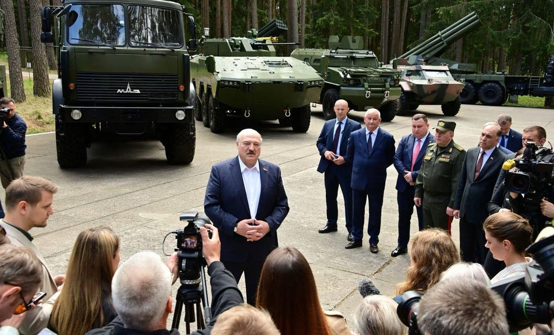 "Не просив, а вимагав". Лукашенко розповів як отримав ядерну зброю від росії