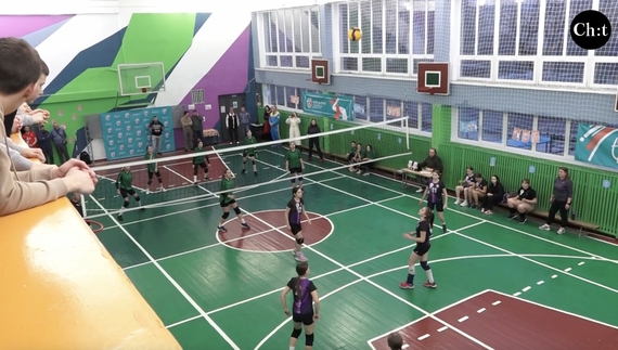 Ігри «пліч-о-пліч»: школярки зі школи №34 виграли волейбольні змагання у Чернігові