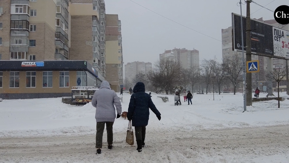Через негоду сотні людей та авто потрапили в снігові пастки на дорогах Чернігівщини