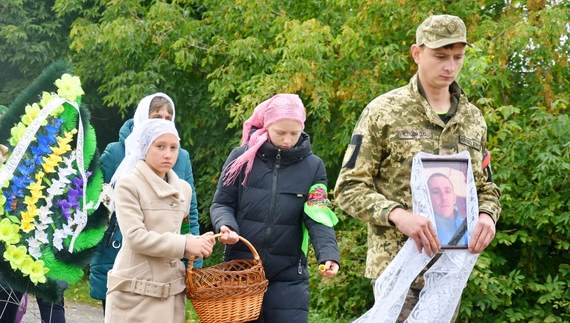 У Коропській громаді попрощались із Захисником: загинув на Херсонщині