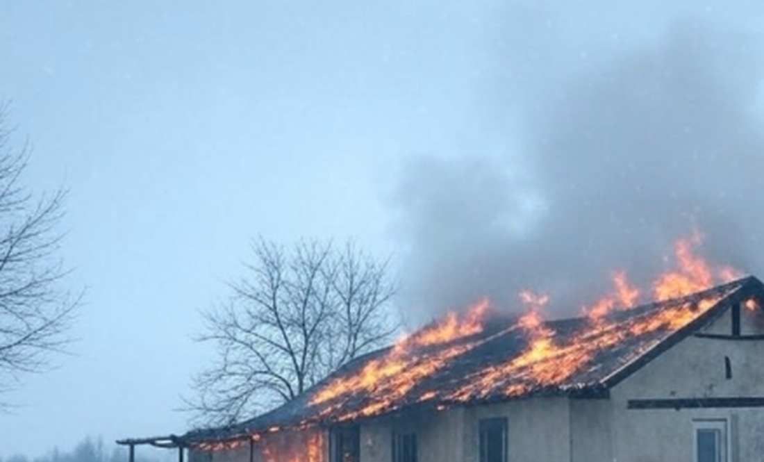 На Чернігівщині пожежний помер під час гасіння палаючого будинку. Фото ілюстраційне