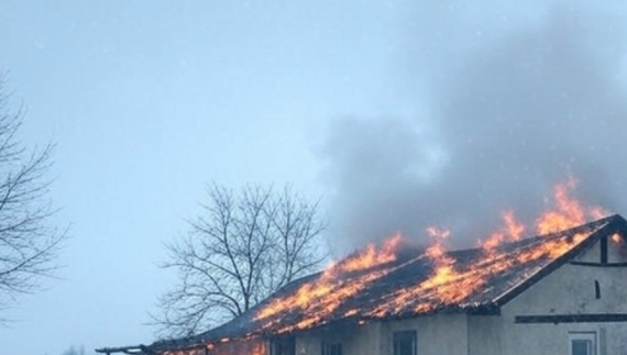 На Чернігівщині пожежний помер під час гасіння палаючого будинку. Фото ілюстраційне