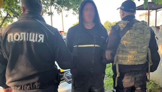 У Чернігові судитимуть чоловіка, який обікрав базу відпочинку та погрожував поліцейським гранатою