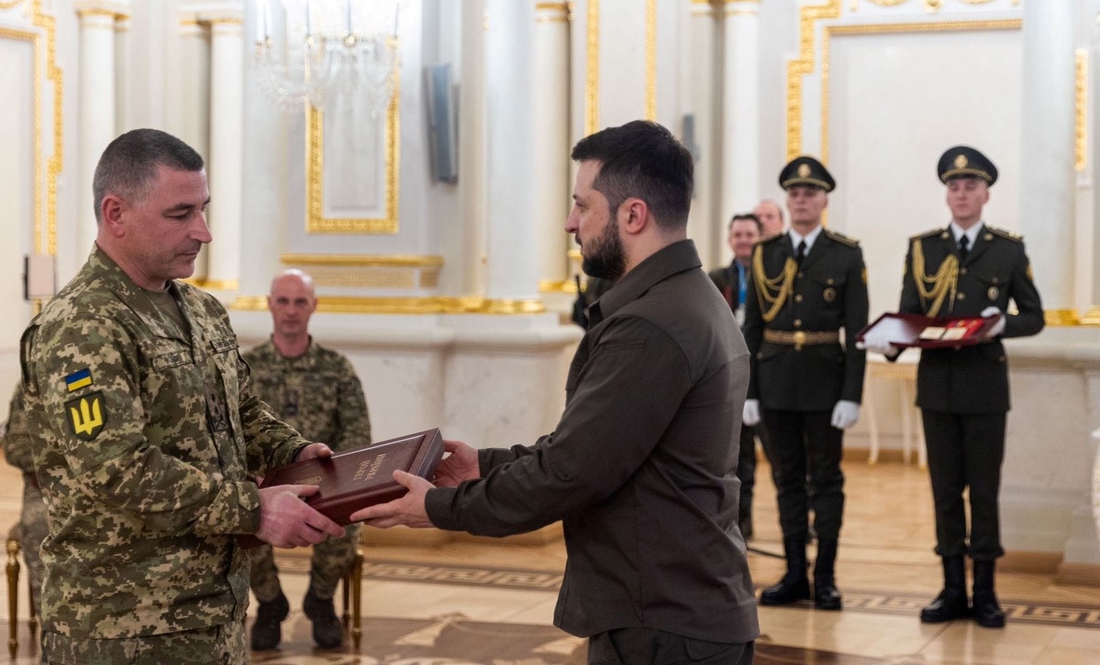 Зеленський вручив командувачу військ ОК «Північ» Ніколюку «Золоту Зірку» Героя України