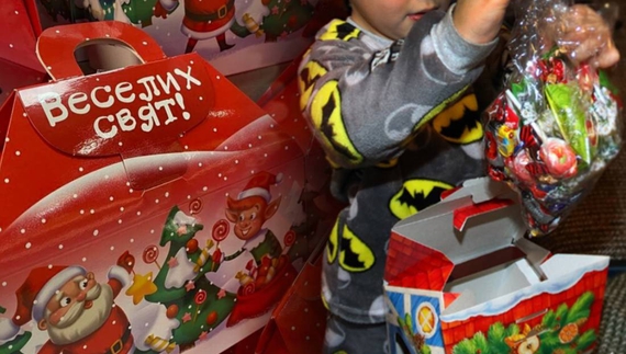 Селищна рада купила 307 солодких наборів за бюджетні кошти: для кого