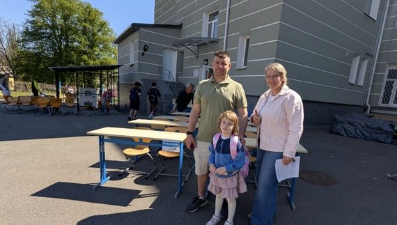 Школа з Чернігова отримала шкільні меблі для укриття