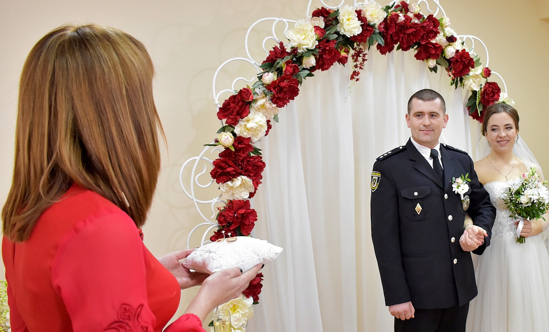 Хто та звідки одружувався у Чернігові за допомогою сервісу «Шлюб за добу»?