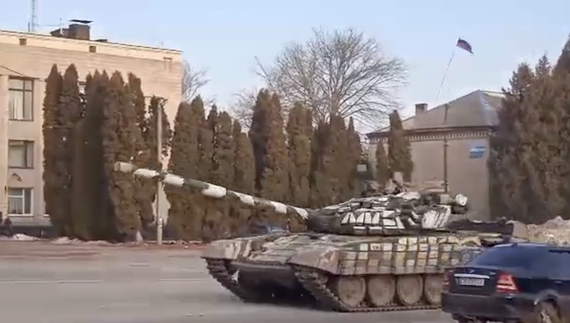 Російські танки у Семенівці, 24 лютого 2022 року