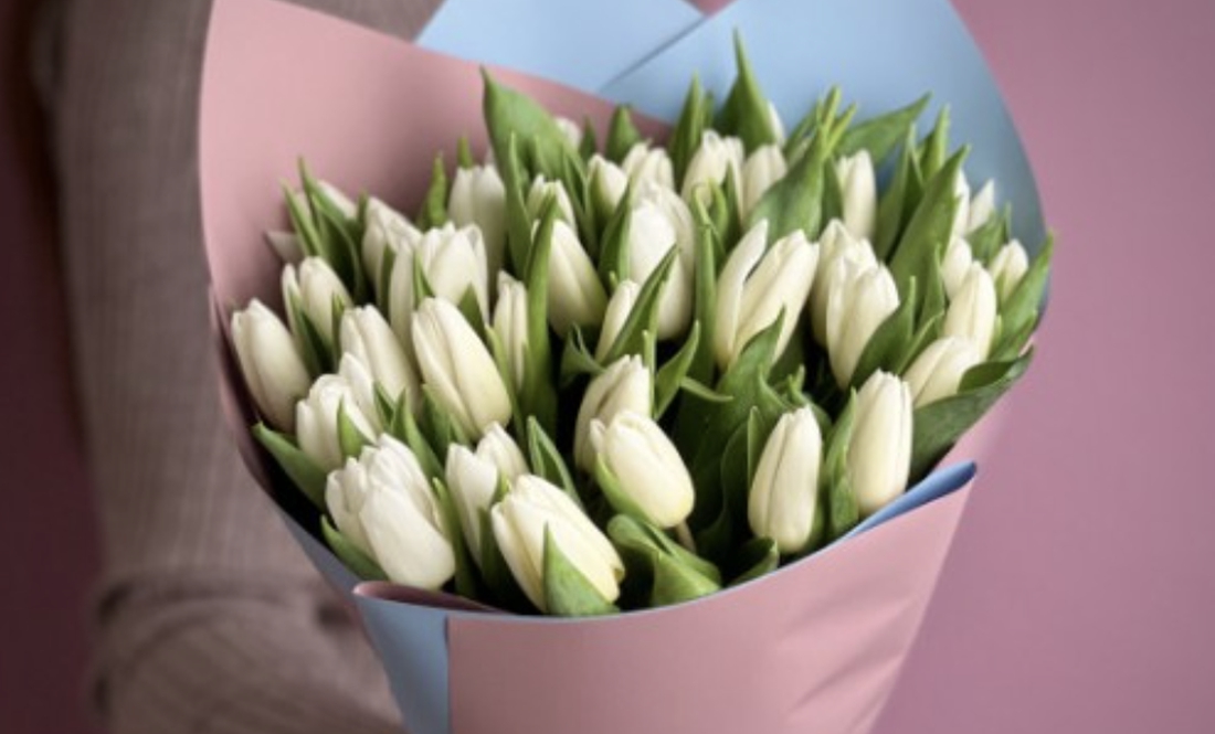 Замовлення з фронту: Микола подарував дружині 35 білих тюльпанів