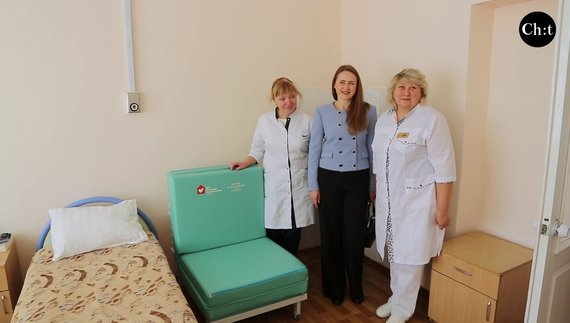 Благодійники передали 21 розкладне ліжко