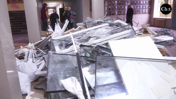 У ліцеї вибито близько 200 вікон
