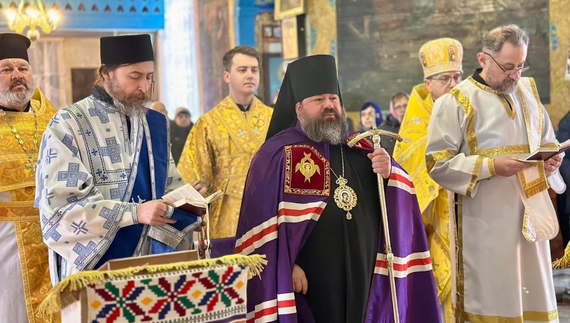 Через 102 роки в Михайлівській церкві Крут знову звучить українська молитва