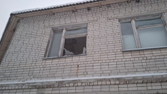 Постраждав ліцей, клуб, амбулаторія та дитсадок: ворожий дрон вибухнув в селі неподалік Чернігова