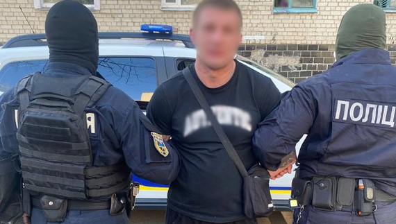 У Чернігові рецидивісти з ножем пограбували хлопця
