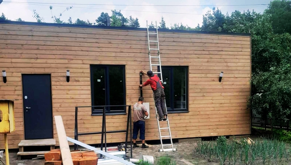 Дві родини з Чернігівщини отримали модульні будинки від благодійників