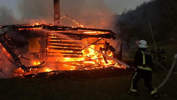 У ніч із суботи на неділю на Чернігівщині згоріло два житлові будинки