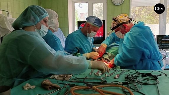 Олег Лузан з командою за складною операцією