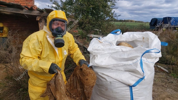 Цього року Чернігівщину очистять від 45 тон небезпечних отрутохімікатів. Як це відбувається?