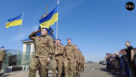 Ці рани не заживуть ніколи, але нас не перемогти: у Чернігові на кладовищах вшанували загиблих Героїв