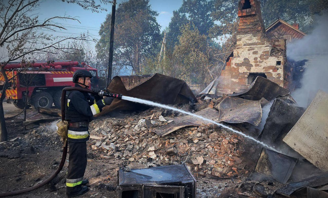 Вогнеборці загасили масштабну пожежу в Семенівській громаді