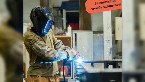 Жінки на умовно «чоловічі» професії: на Чернігівщині безкоштовно вчать новим спеціальностям