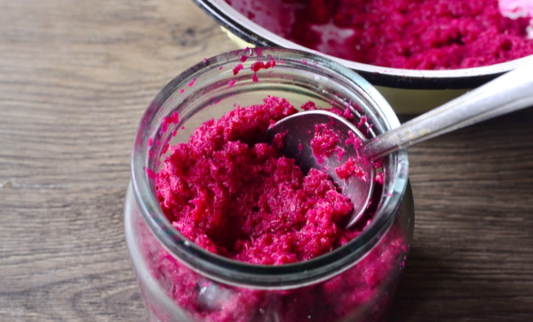 Усе - у соковижималку: жінка поділилася рецептом хріну