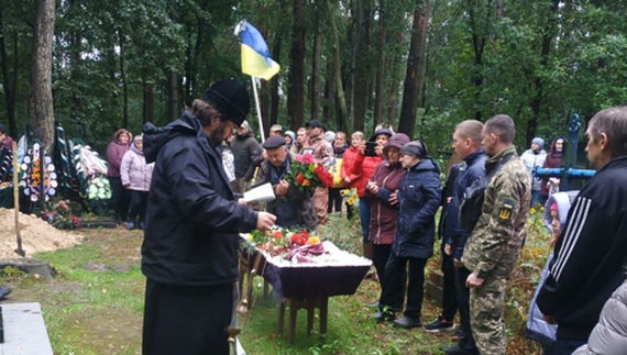 Загинув на Луганщині: у Корюківці поховали Захисника України