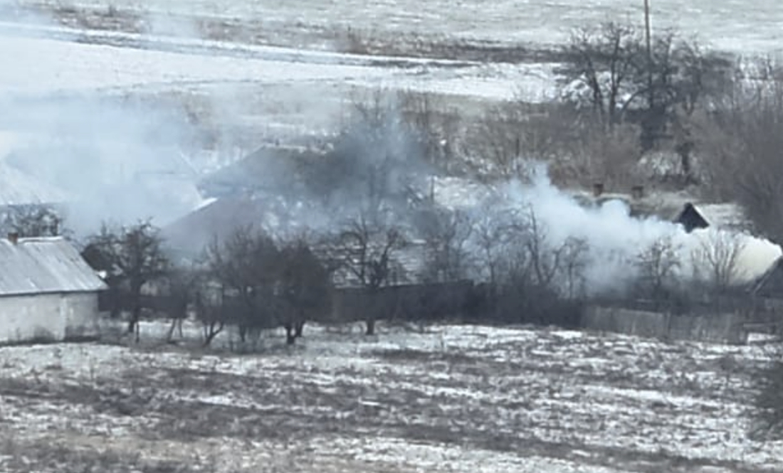 Пожежа після влучання російської ракети. Семенівська громада, лютий 2025 року