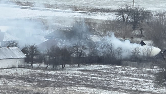 Пожежа після влучання російської ракети. Семенівська громада, лютий 2025 року