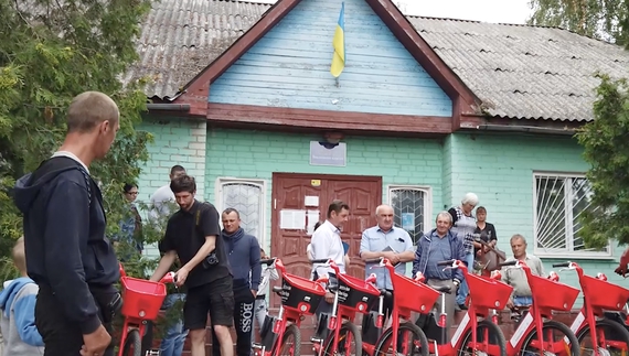 Громадам Чернігівщини передають велосипеди від благодійників