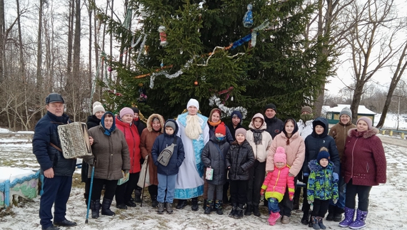 "Ялинку прикрасили на зло ворогу": як святкують люди у прикордонному селі