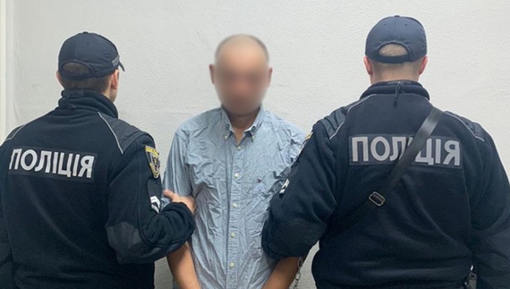 Пограбування серед білого дня: 31-річний чернігівець напав на перехожого