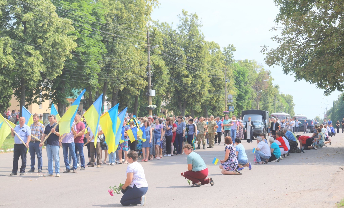 У Срібному попрощалися із загиблим бійцем: воював стрільцем-снайпером