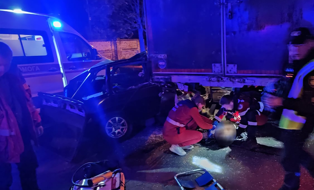 Жахлива ДТП у Чернігові: від удару жінку викинуло із авто