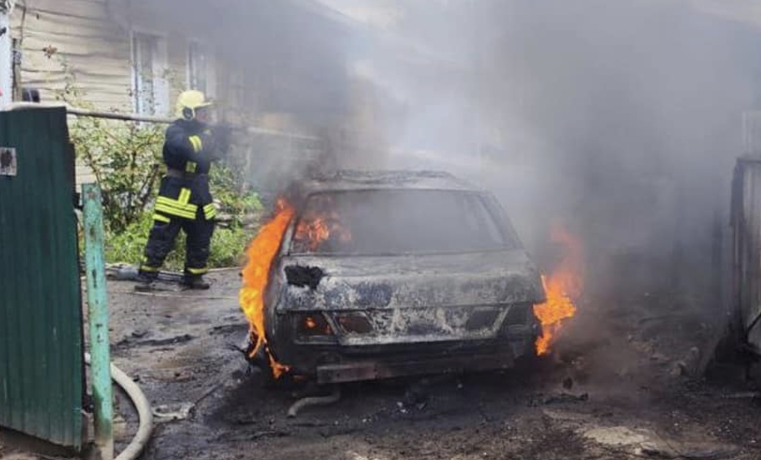 42-річний чоловік рятував «Ладу» від вогню