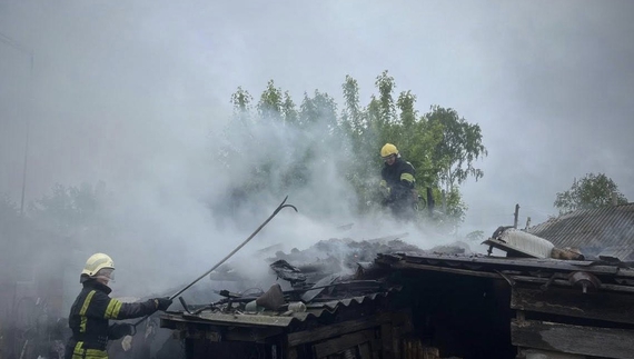 На Чернігівщині рятувальники під час пожежі врятували 96-річну жінку