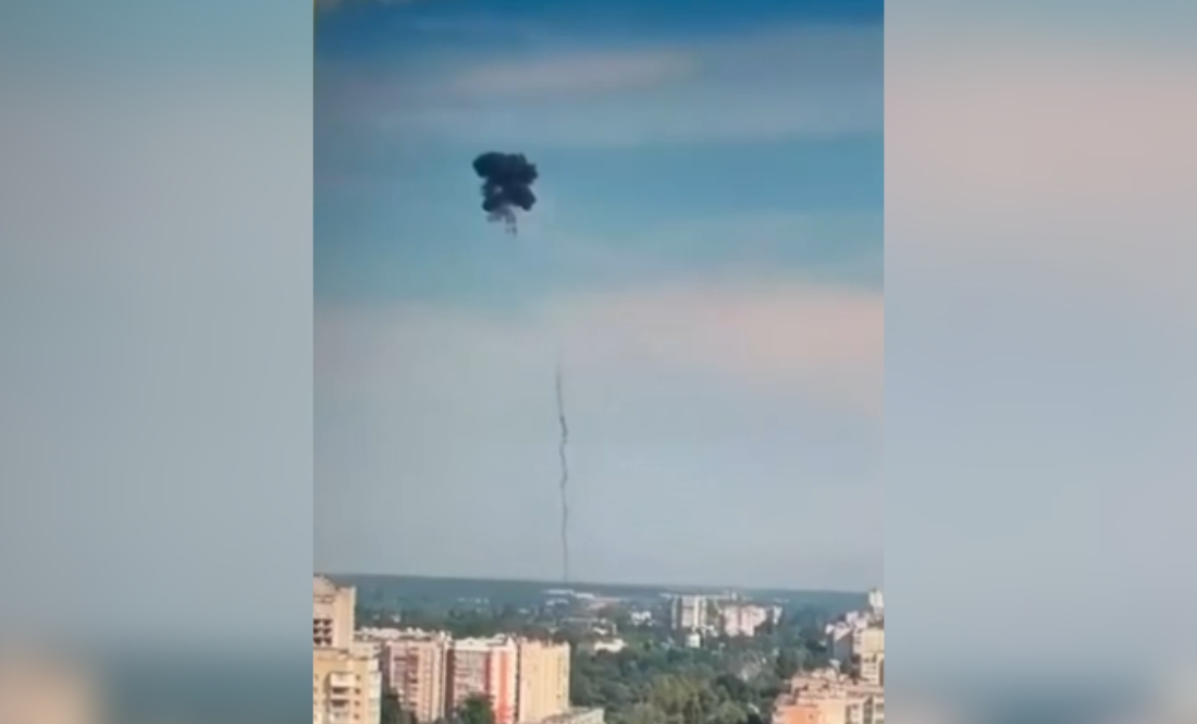 Уламки «шахеда» впали на приватний будинок у Чернігові