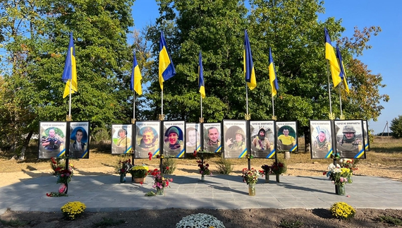 Тут був їх останній подих та останні слова: у Лукашівці відкрили меморіал загиблим захисникам Чернігівщини