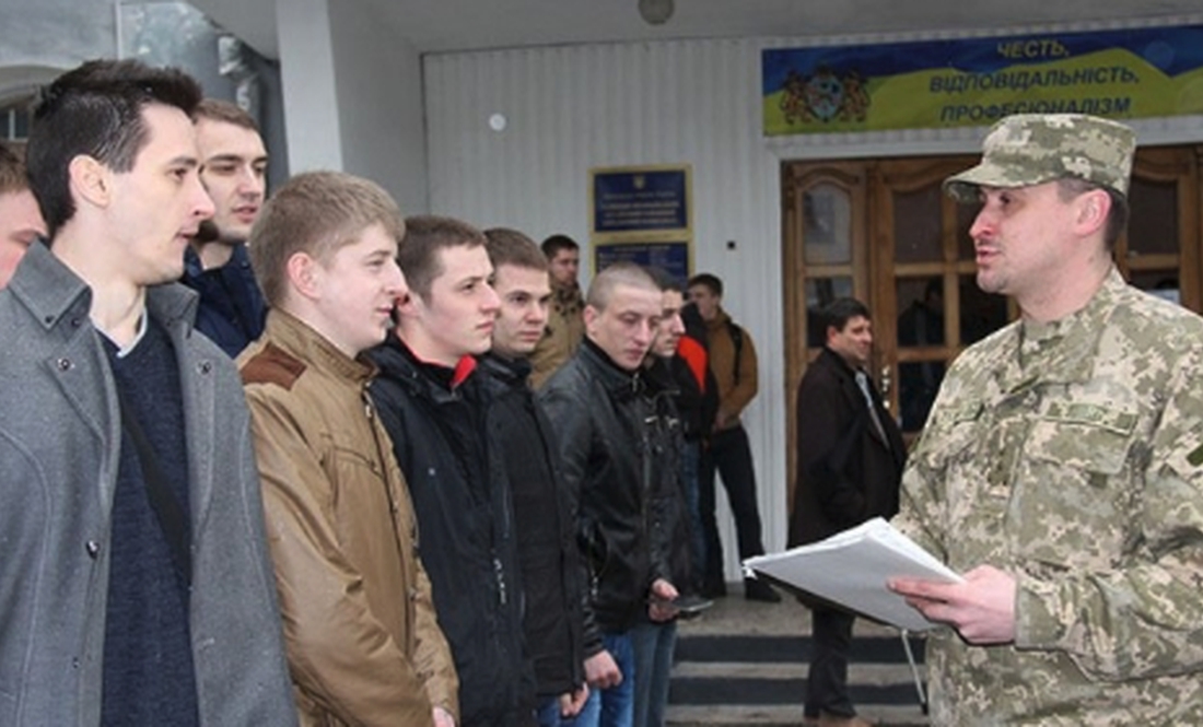 Із ВІЛом, гепатитом і туберкульозом беруть у військо