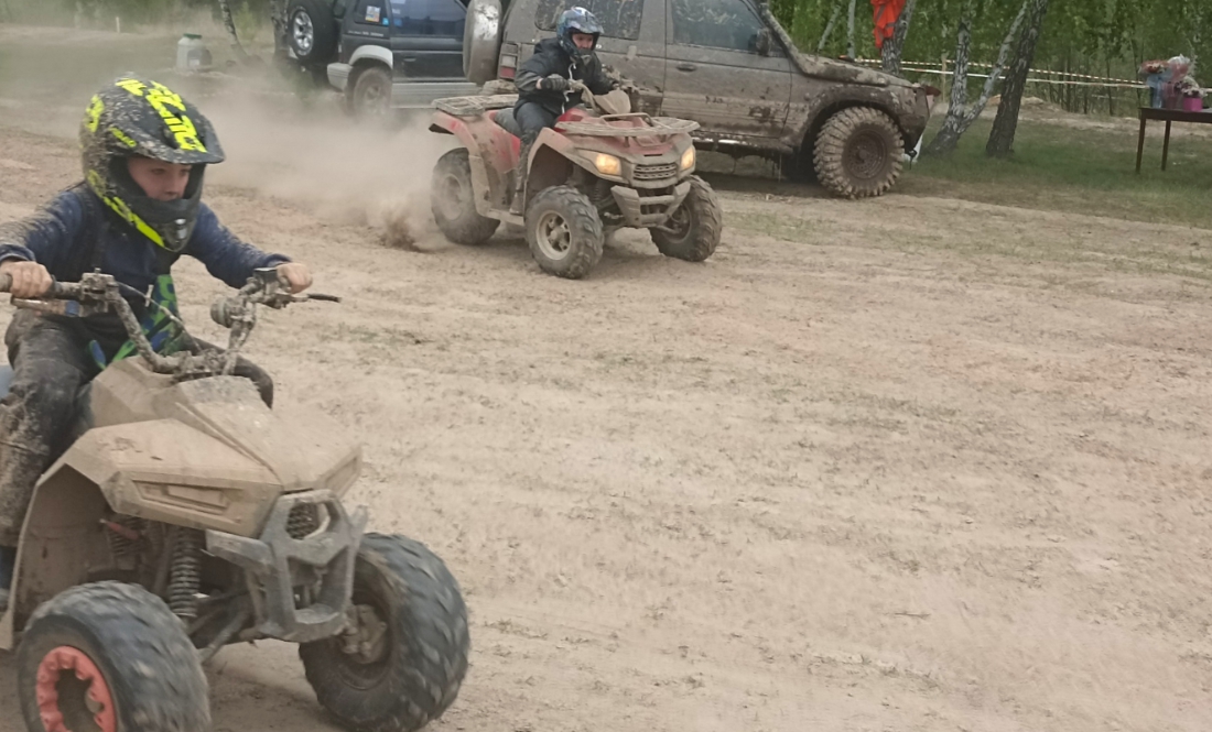 На змаганні позашляховиків зібрали кругленьку суму для ЗСУ