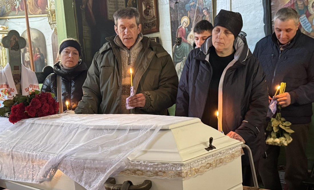 Батьки Микола та Ганна наливайко прощаються з єдиною донькою Марією.