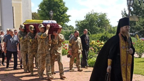 Новгород-Сіверщина попрощалася із загиблим солдатом