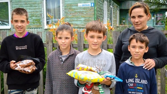 Багатодітній родині переселенців міська рада придбала житло в селі