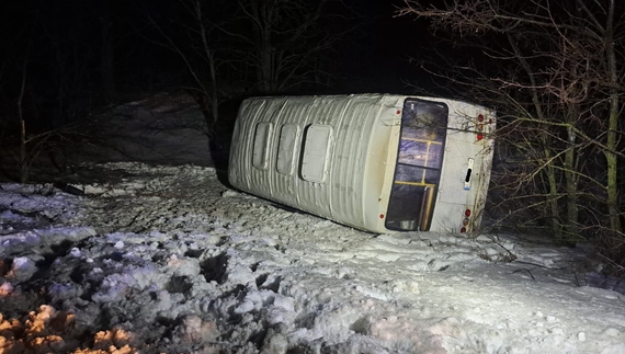 На Чернігівщині перекинувся автобус: що з пасажирами