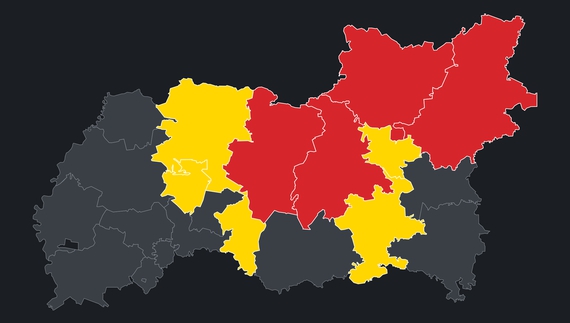 Червоним - громади у зоні активних бойових дій, жовтим - можливих бойових дій