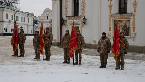 Підрозділам, які обороняли Чернігів, вручили стрічки до бойових прапорів