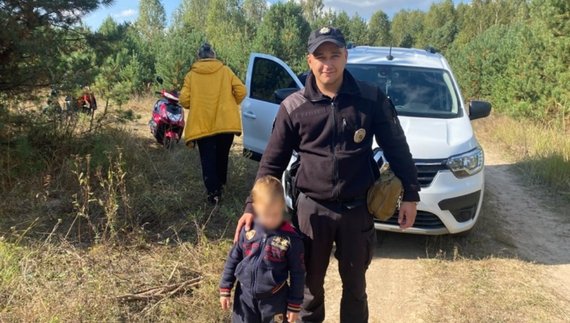 Бабуся з трирічним онуком заблукали в лісі на прикордонні